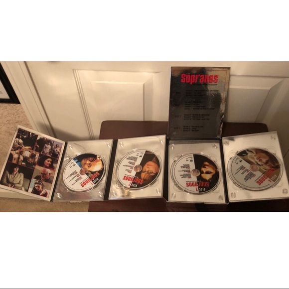 The Sopranos- Seasons 2 & 3 DVDs - Picture 5 of 6